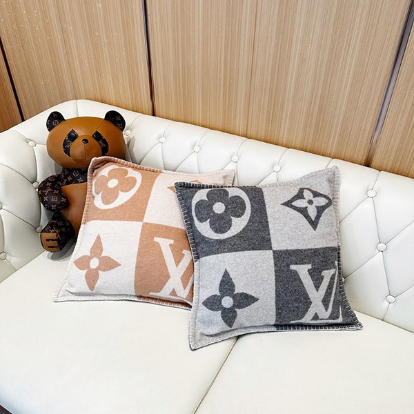 Louis Vuitton Coussin Checkmate Replica 2 Colors vua98451 Louis Vuitton Coussin Checkmate Replica 2 Colors vua98451