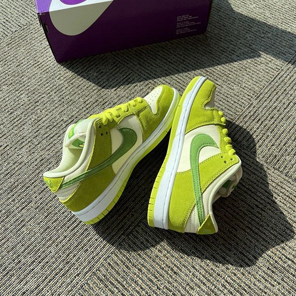 ★Overseas exclusive!!★Nike SB Dunk Low "Green Apple Fake" DM0807-300