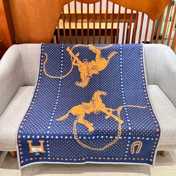 Keep warm anywhere with this Hermes wool and cashmere blanket ero32179 Keep warm anywhere with this Hermes wool and cashmere blanket ero32179