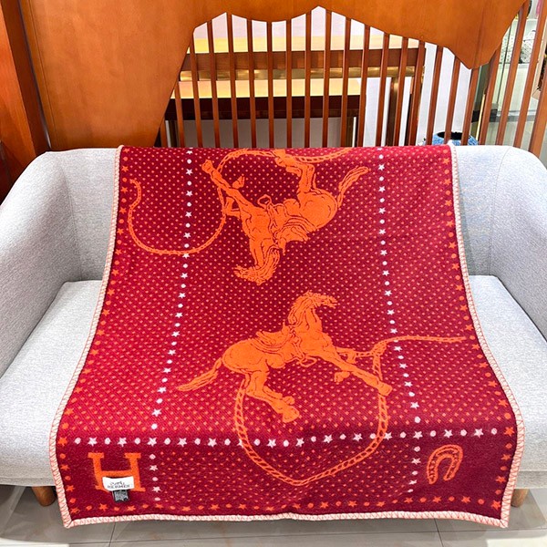 Stay warm anywhere with this Hermes wool and cashmere blanket ers63166 Stay warm anywhere with this Hermes wool and cashmere blanket ers63166