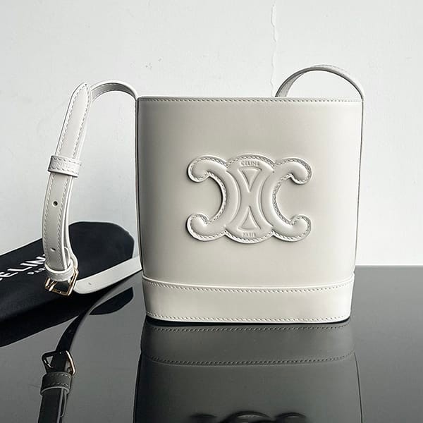 ★Tracked shipping for peace of mind Celine Cuir Triomphe Small Bucket Bag Fake Cev41600 ★Tracked shipping for peace of mind Celine Cuir Triomphe Small Bucket Bag Fake Cev41600