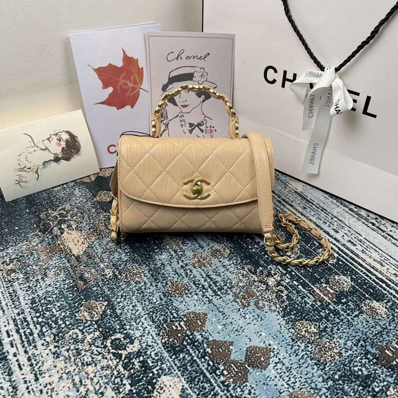 Eye-catching colors Chanel shoulder bag replica stylish? shs82035