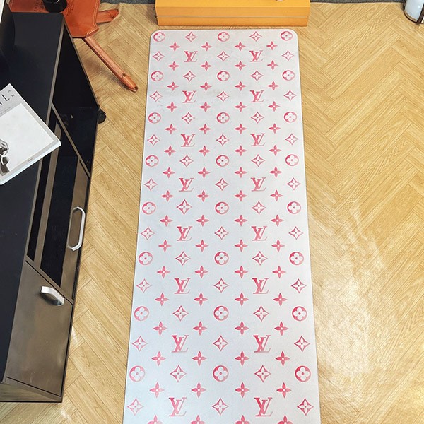 Sure to sell out Louis Vuitton Replica Tanned Leather Exercise Mat with Holder ★ Popular vuo92654