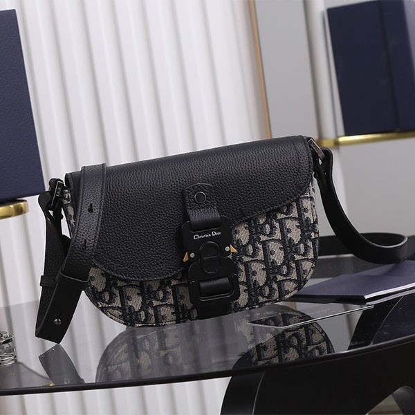 Love at first sight? Dior SADDLE pouch jacquard fake calfskin 2ADCA435YKS