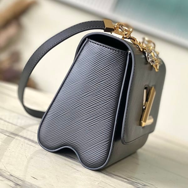 Recommended Louis Vuitton Replica Twist MM Shoulder Bag M22773