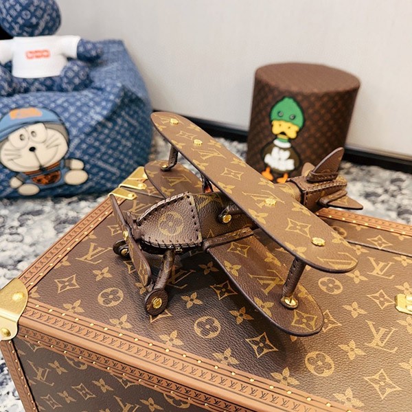 Louis Vuitton Monogram Airplane Replica Ornament vuy69153 Louis Vuitton Monogram Airplane Replica Ornament vuy69153