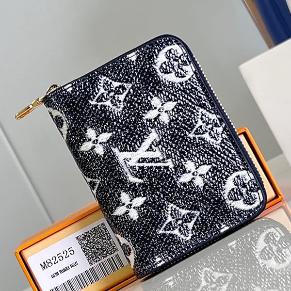 A nice Louis Vuitton replica, the Portefeuille-Louis Monogram folding wallet M82525