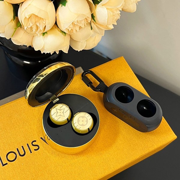 ★Japan!! Popular! Louis Vuitton Horizon Light Up Earphones Replica Gold QAB220 ★Japan!! Popular! Louis Vuitton Horizon Light Up Earphones Replica Gold QAB220