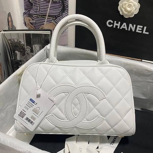 I definitely want it! Chanel replica caviar skin mini Boston bag shm26756 I definitely want it! Chanel replica caviar skin mini Boston bag shm26756