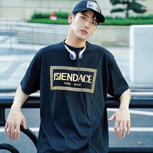 [Fendi x Versace Replica] ☆New Popular Collaboration☆Logo T-shirt Black Short Sleeve fee52485