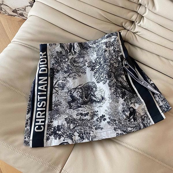 Love at first sight? Dior IVIERA shorts copy 227P53A2826