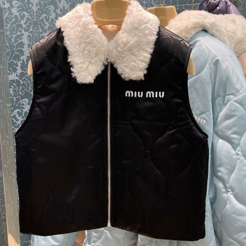Eye-catching color ☆ Miu Miu down vest replica ☆ Cashmere {Free shipping} myu34178