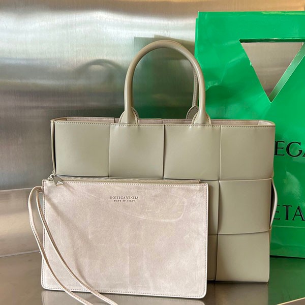 Bottega Veneta Medium Arco Tote Bag Replica boi03781