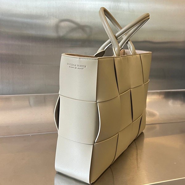 Bottega Veneta Medium Arco Tote Bag Replica boi03781