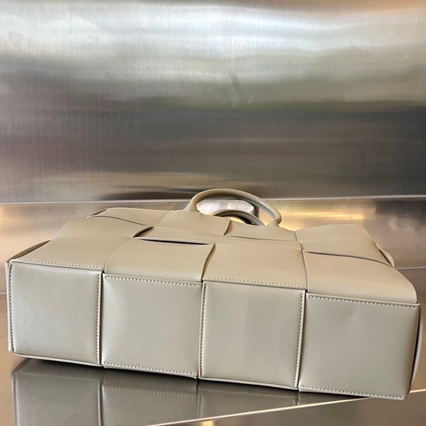 Bottega Veneta Medium Arco Tote Bag Replica boi03781