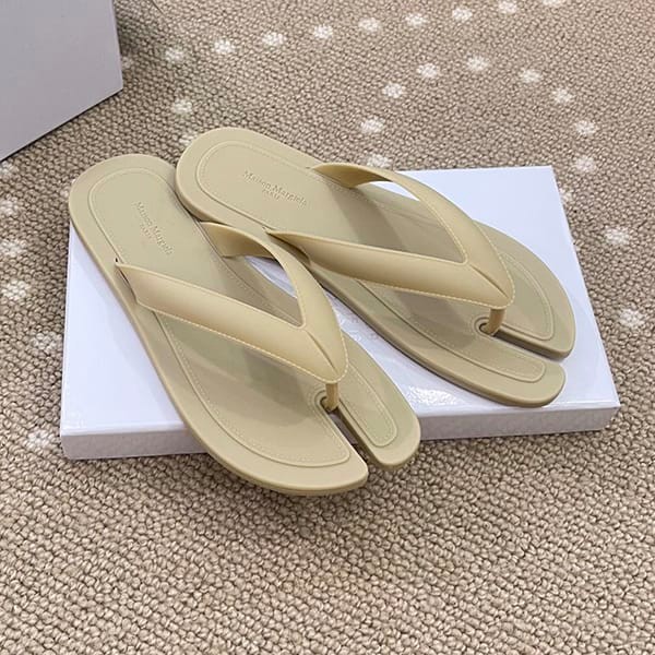 Immediate delivery Maison Margiela replica tabi split toe thong sandals Mag25571