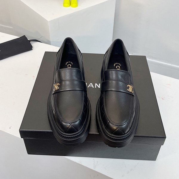 I definitely want it! Cute? Chanel CC logo loafers fake shc32195