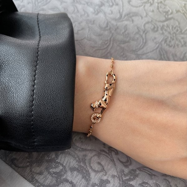 Perfect as a gift? Panthere de Cartier bracelet replica kay28793