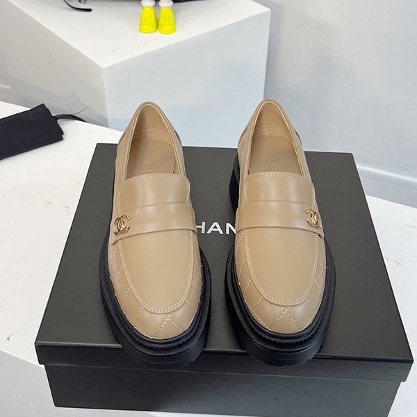 Extremely rare! Chanel CC logo loafers replica shw64720