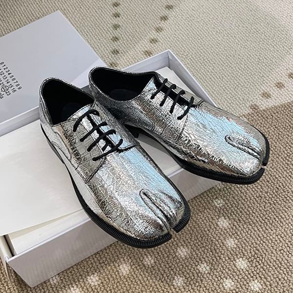 The Battle for Maison Margiela Tabi Fake Lace-up Shoes May30523