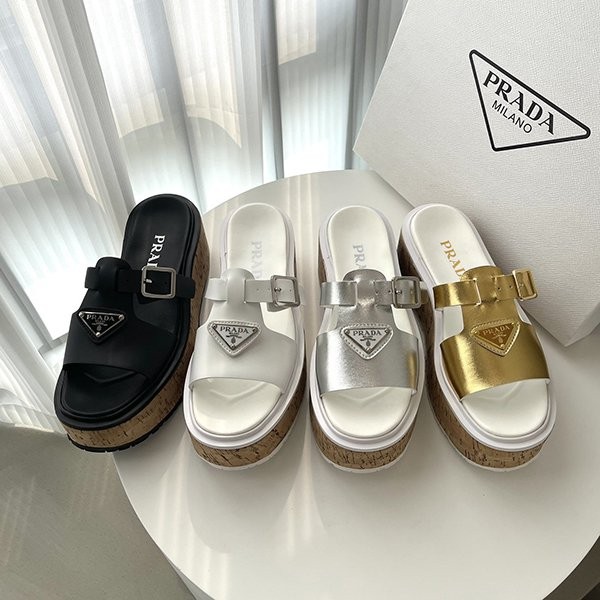 Sold out and popular ☆ Elegant Prada rubber wedge sandals, fake, hard to find pun90302 Sold out and popular ☆ Elegant Prada rubber wedge sandals, fake, hard to find pun90302