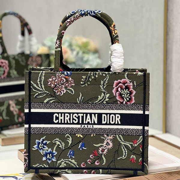 Dior Book Tote Replica Petites Fleurs Small Bag dej41558 Dior Book Tote Replica Petites Fleurs Small Bag dej41558