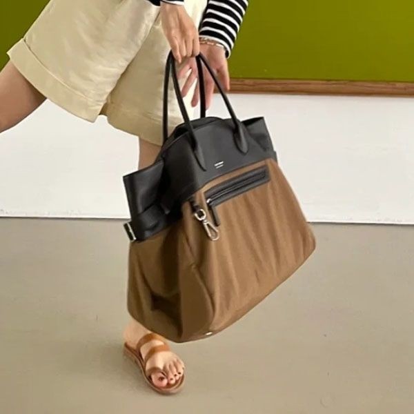 I definitely want it! THE ROW fake Margaux 17 inside-out nylon bag W1318W256BLPL I definitely want it! THE ROW fake Margaux 17 inside-out nylon bag W1318W256BLPL