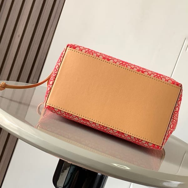 Super cheap price! Loewe replica Anagram Cube bag in 2 sizes los19028