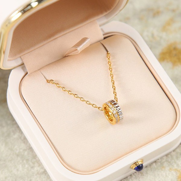 Love at first sight? Boucheron Quatre Radiant Pendant Replica Mini JPN00649