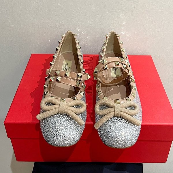 Eye-catching color Valentino studded ballet shoes replica Vuz38712 Eye-catching color Valentino studded ballet shoes replica Vuz38712