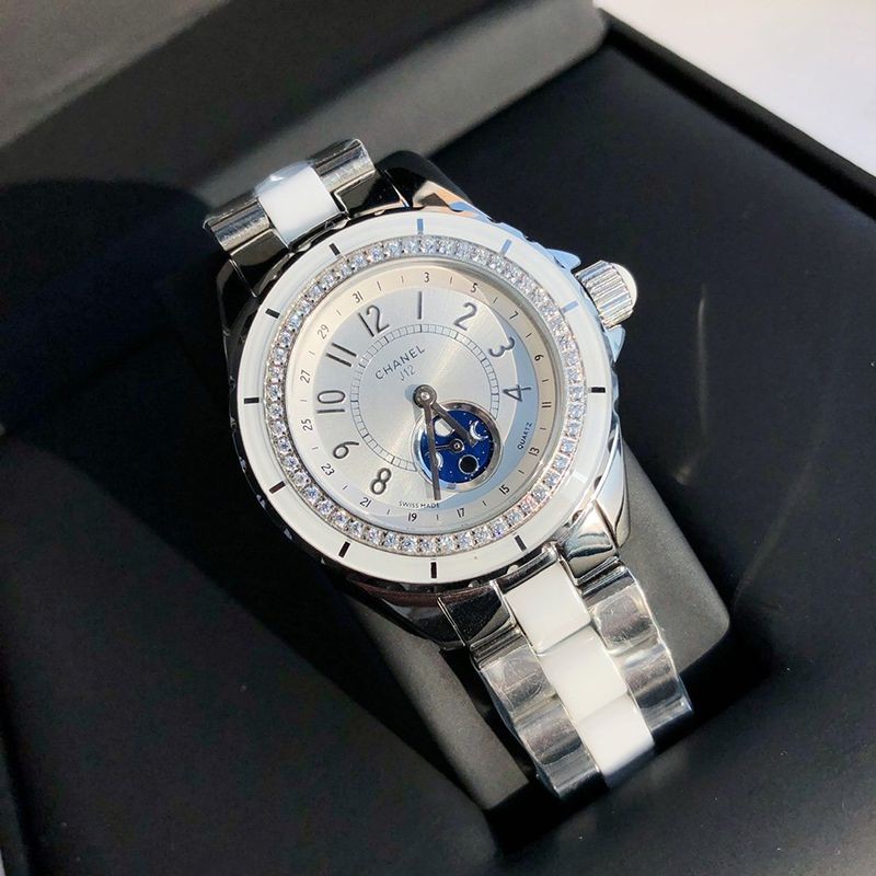 The Battle for Chanel J12 33 Faze de Lune Replica shm13217 The Battle for Chanel J12 33 Faze de Lune Replica shm13217