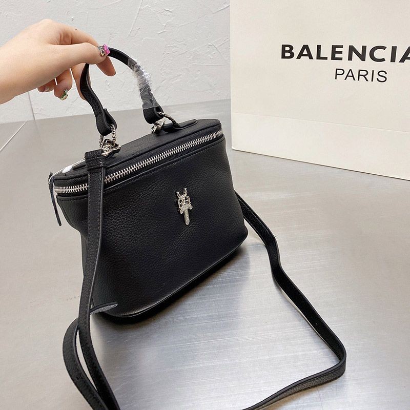 Want it? Super limited edition? Chrome Hearts shoulder bag replica Kuc82758