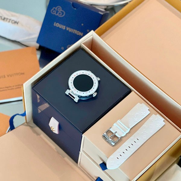 Super Hot Topic! Louis Vuitton Smartwatch Replica Full Touch Screen 42mm Popular vun58304