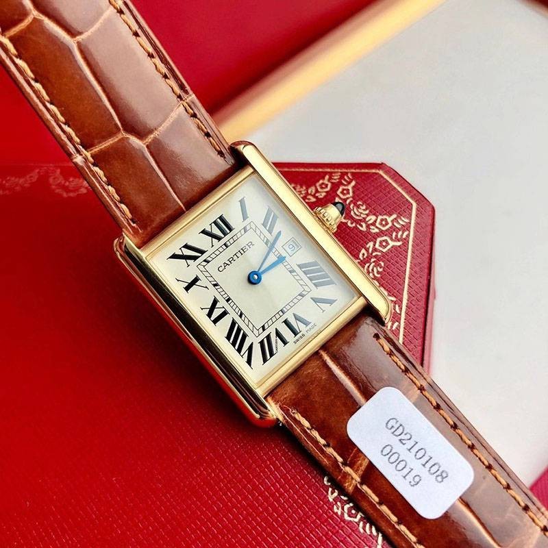 Battle for the Cartier Tank Louis Cartier Replica kaq20619