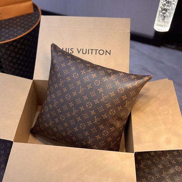 Add a touch of luxury to your room with this Louis Vuitton Cushion Replica vue85901