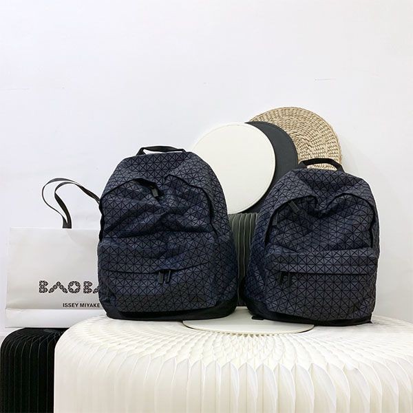 Love at first sight? Bao Bao Issey Miyake backpack 2 sizes fake bau83132