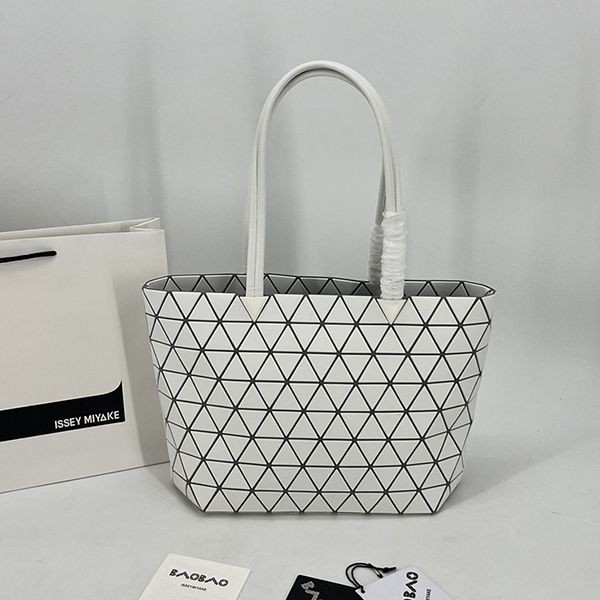 BAOBAO ISSEY MIYAKE Carton Metallic Bag baz43693, loved by many celebrities