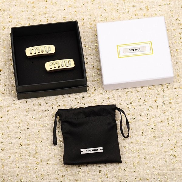 [Fashionable] ★Miu Miu★Crystal Logo Hair Clip Fake myr71205