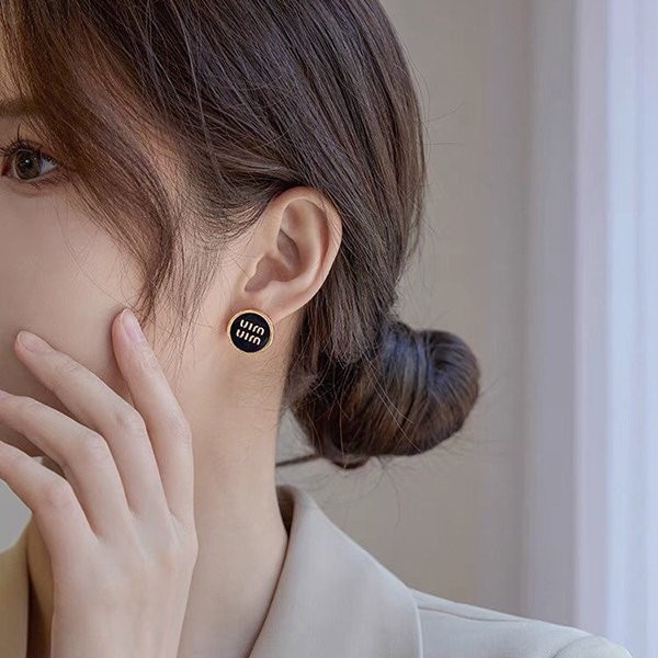 The most popular Miu Miu logo earrings replica myz05640