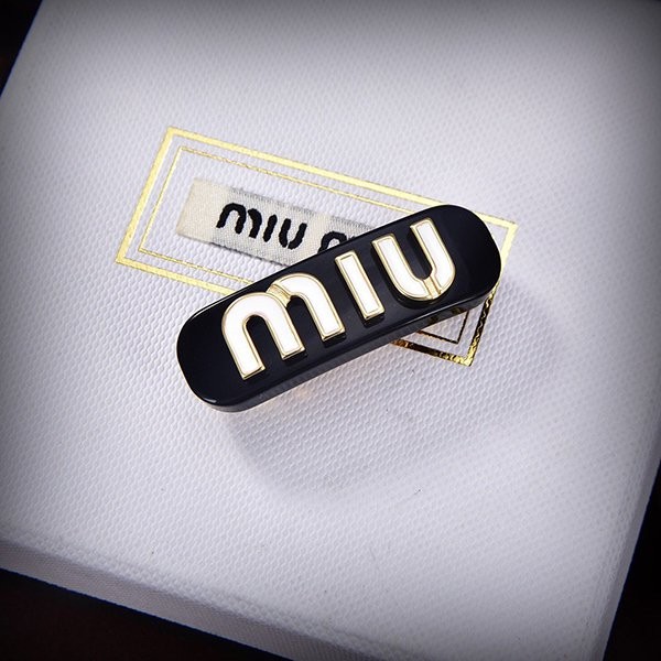 Competitive battle? Miu Miu Crystal Logo Hair Clip Fake myj83519