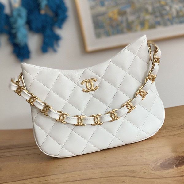Competition for Chanel Hobo Bag Replica shm24710