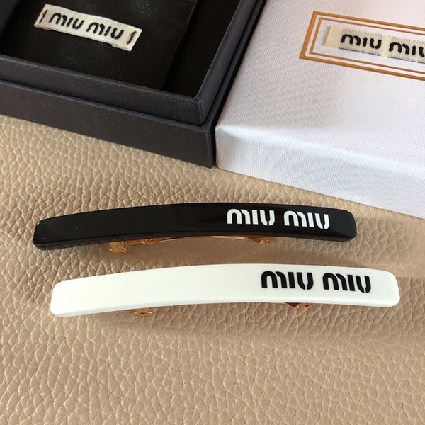 High quality★Miu Miu replica★Logo included?Enamel metal*Hair clip*2 colors 5JF136