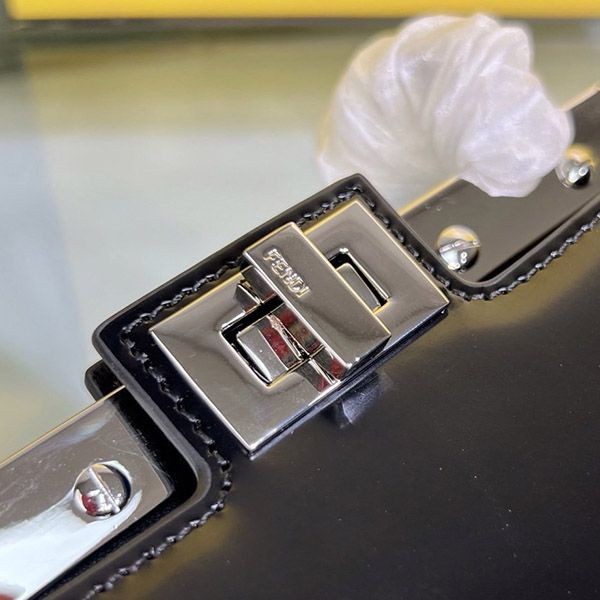 Recommended Fendi Peekaboo Cut Petite Leather Fake O-Rock Chain fev00387