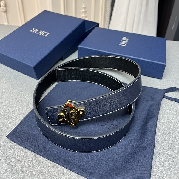 Extremely rare! Dior belt replica in litchi grain calfskin. Can be used on both sides. deh42605 Extremely rare! Dior belt replica in litchi grain calfskin. Can be used on both sides. deh42605