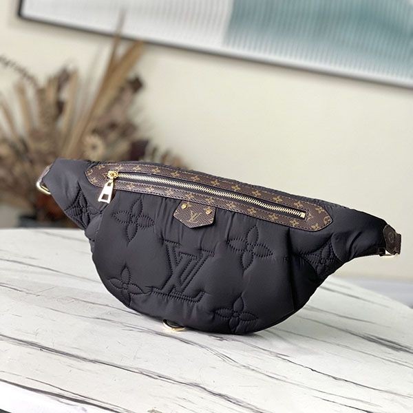 Louis Vuitton Maxi Bum Bag Shoulder Bag vub04355 loved by many celebrities