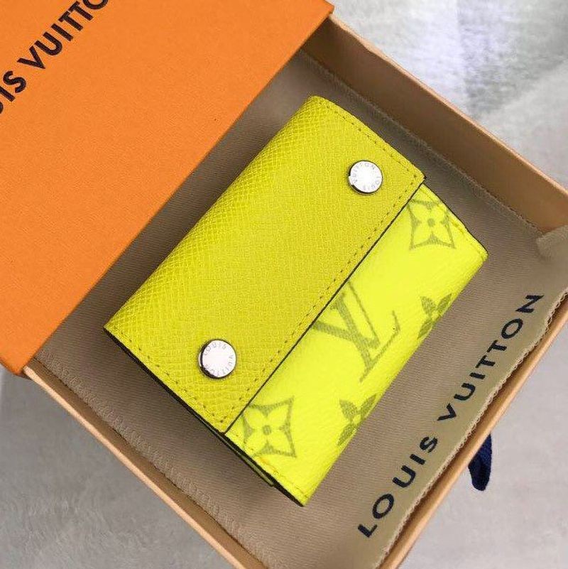 21-22AW [Very Popular]? Louis Vuitton Compact Discovery Wallet Replica M67620