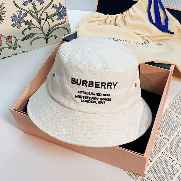 Love at first sight? Burberry Horseferry Bucket Hat Replica Bar62076