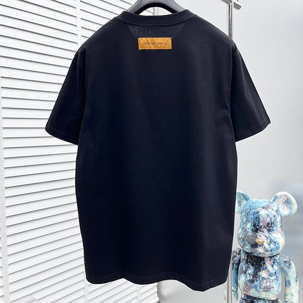 Latest and stylish Louis Vuitton graphic crew neck T-shirt copy in 2 colors vuf62640