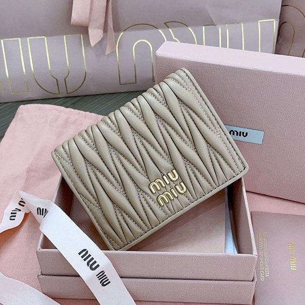 Attention ★ Miu Miu Replica Matelasse Leather Bi-Fold Wallet myd89881