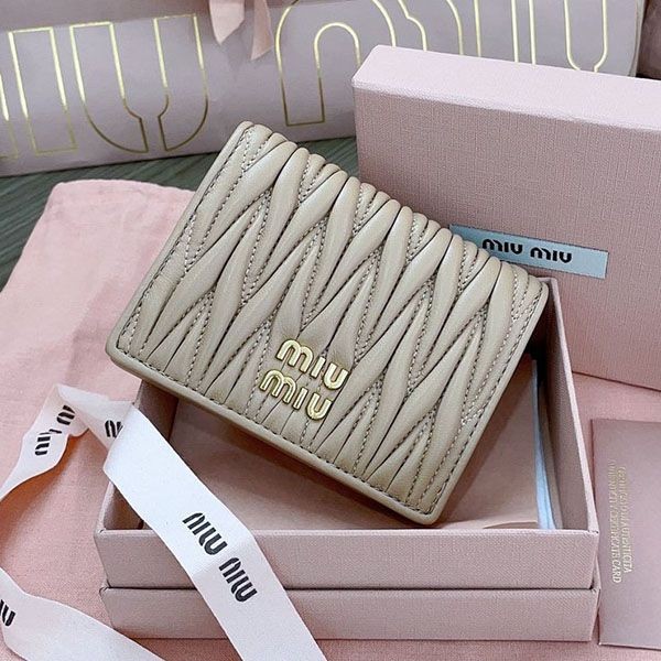 Attention ★ Miu Miu Replica Matelasse Leather Bi-Fold Wallet myd89881